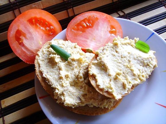 Pasta jajeczna z wędzoną makrelą