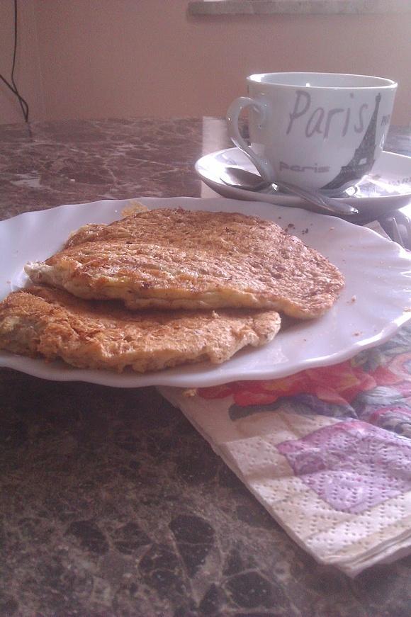 Śniadaniowy omlet z otrębami i płatkami owsianymi