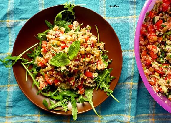 Sałatka z quinoa i soczewicą