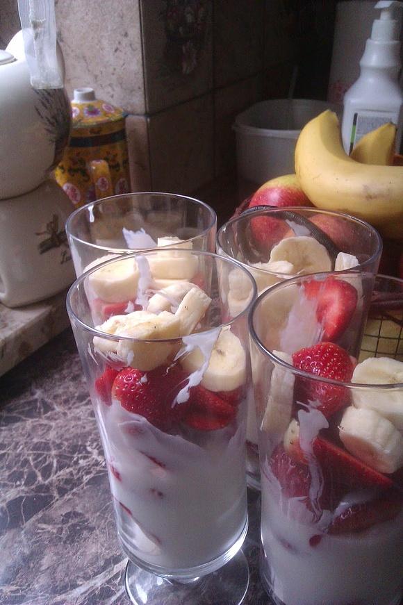 Mrożony jogurt domowy bez maszyny, prosty przepis