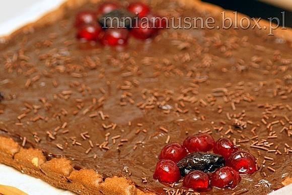 Mazurek truflowy z kajmakową masą i wiśniami