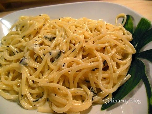 Spaghetti w śmietanowo-winnym sosie