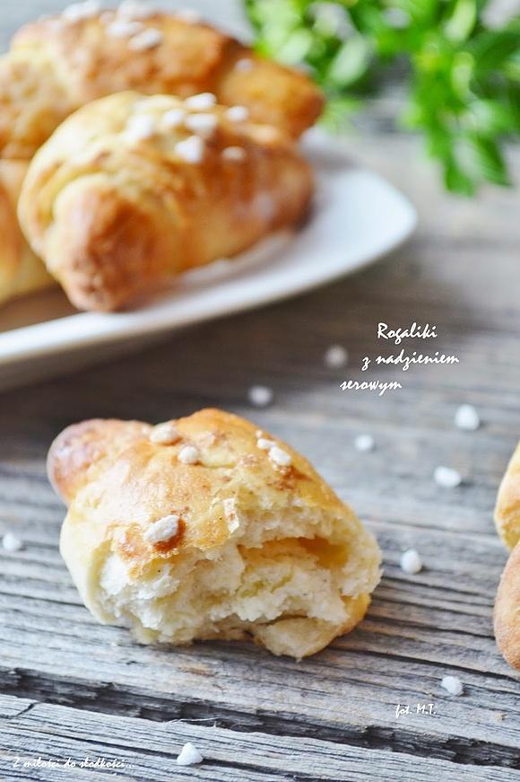 Rogaliki z nadzieniem serowym krok po kroku