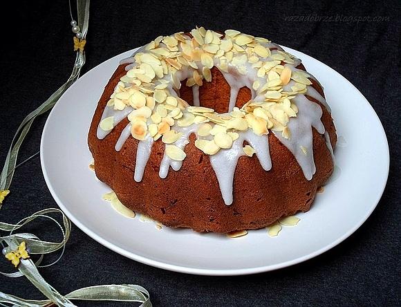 Babka marchewkowa z migdałami na Wielkanocne święta