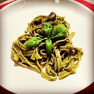 Szpinakowe tagliatelle z pesto