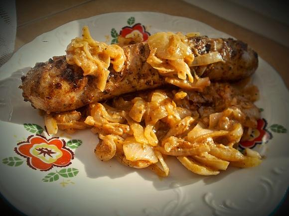 Pieczona biała kiełbasa z musztardą