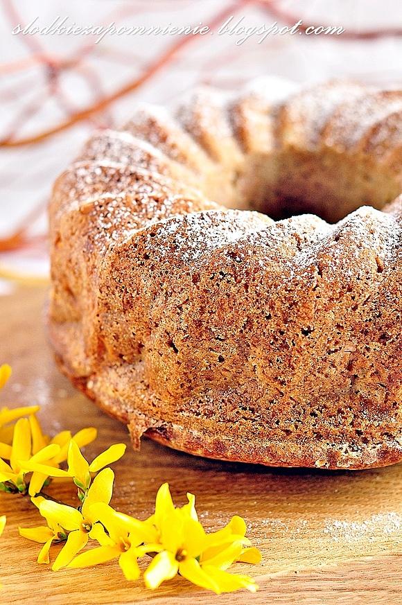 Babka z jabłkami, cynamonem i imbirem