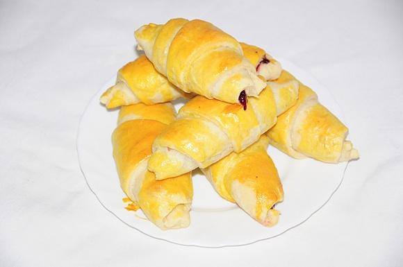 Rogaliki z wiśniową nutą
