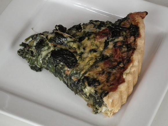 Tarta ze szpinakiem i suszonymi pomidorami