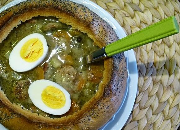 Wielkanocny żurek w chlebie
