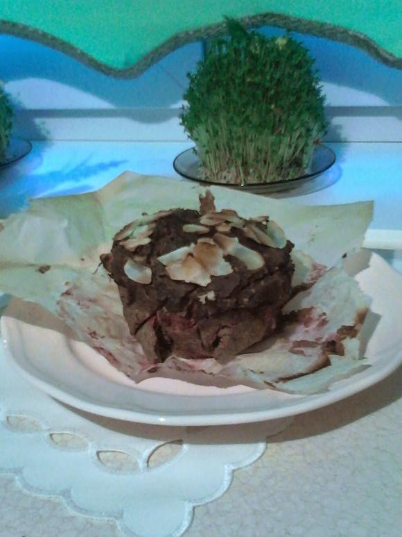 Muffiny z mąki kokosowej z karobem i malinami