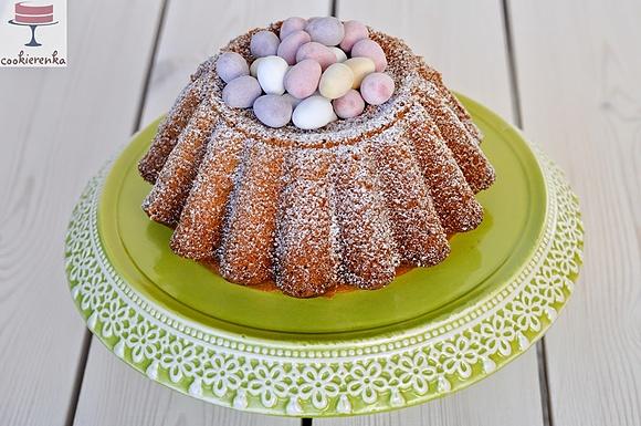 Babka jaglana bezglutenowa z bananami i wiórkami kokosowymi
