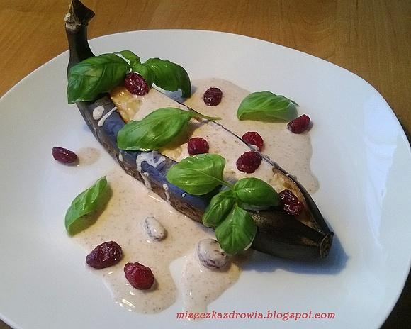 Grillowany banan z sosem jogurtowo-cynamonowym