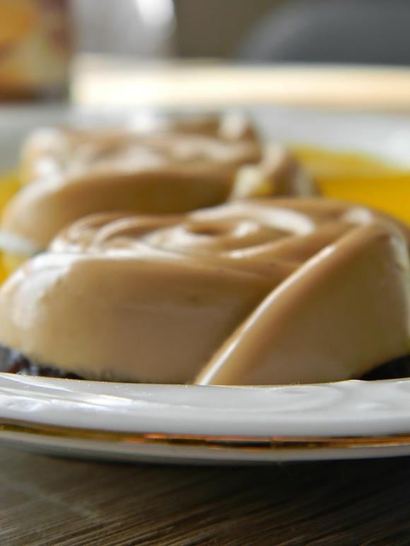 Kawa z panna cottą i śmietanką, mleko na deser