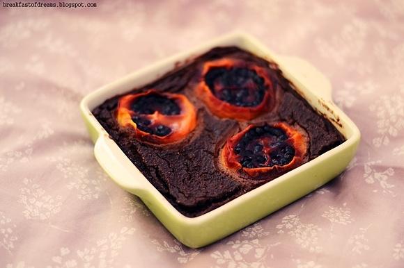 Kakaowo-kokosowy tofurnik z domowego tofu z tamarillo