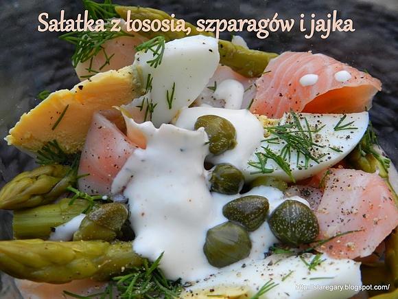 Sałatka z łososia, szparagów i jajka