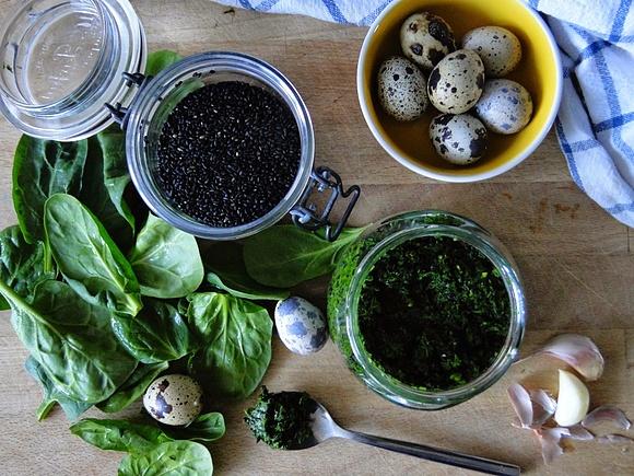 Pesto ze świeżego szpinaku