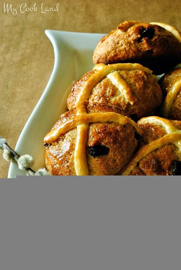 Hot cross buns wielkanocne bułeczki na wielki piątek