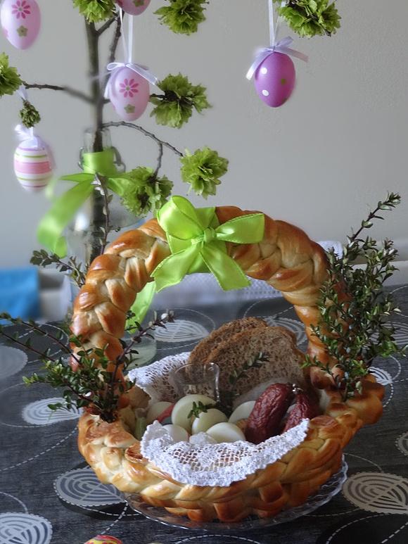 Drożdżowy koszyczek wielkanocny