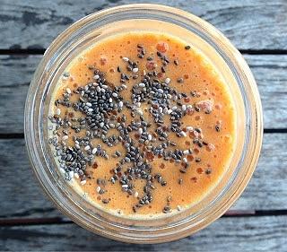 Goji smoothie z bananem i nasionami chia