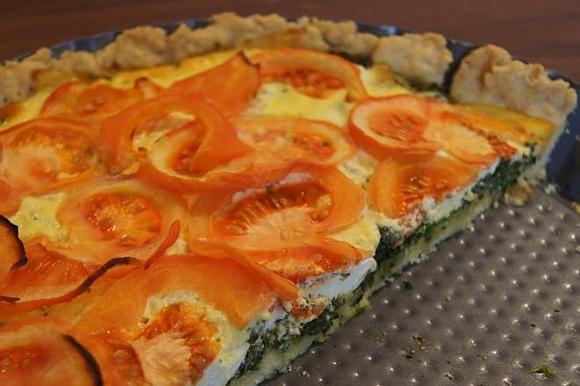 Tarta ze szpinakiem, fetą i pomidorami