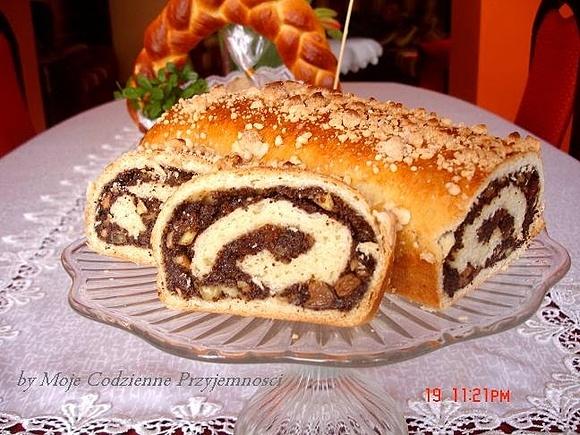 Makowiec strucla makowa z miękkim ciastem drożdżowym i bakaliami