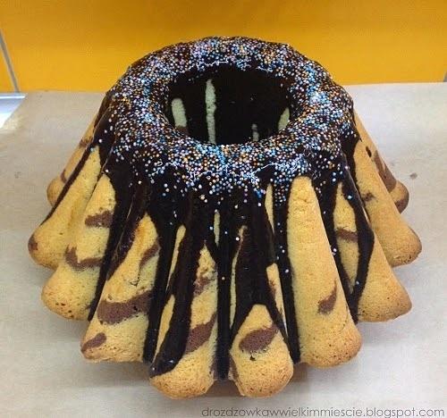 Babka piaskowa z polewą kakaową
