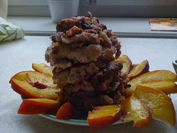Quinoa ricotta hotcakes z borówkami i truskawkami