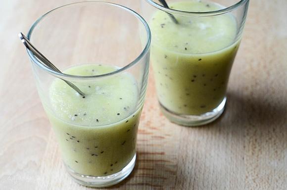 Smoothie z jabłka, gruszki i kiwi