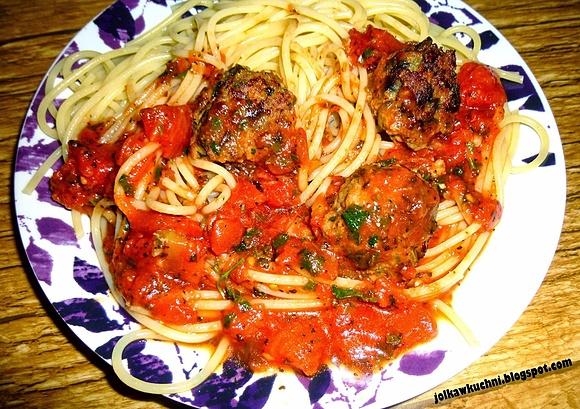 Spaghetti z pulpecikami w sosie pomidorowym