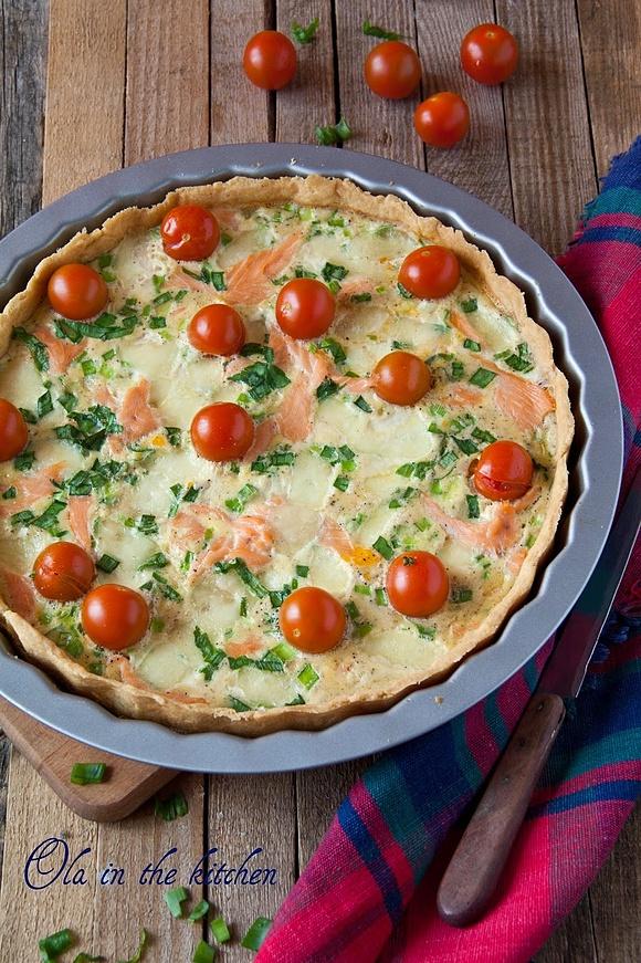 Tarta z łososiem, mozzarellą i pomidorami