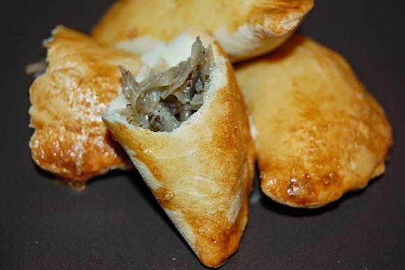 Drożdżowe pierogi z kapustą i grzybami