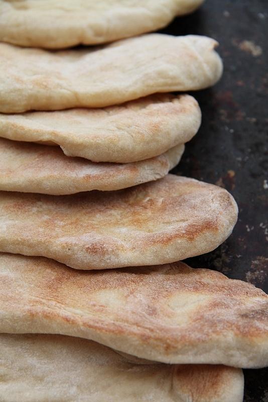 Naan - indyjski chlebek pieczywo pieczywo drożdżowe