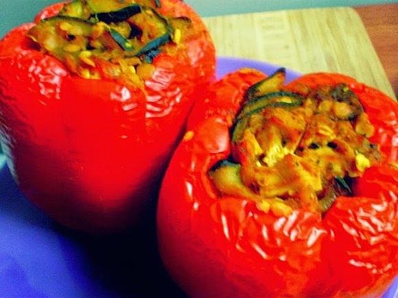 Faszerowana papryka z tofu, soczewicą i warzywami