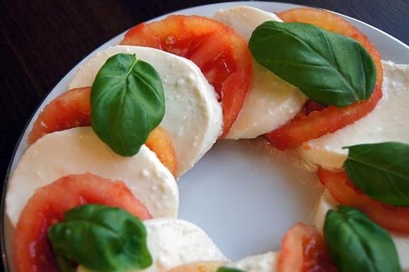 Sałatka Caprese - zdrowa kuchnia