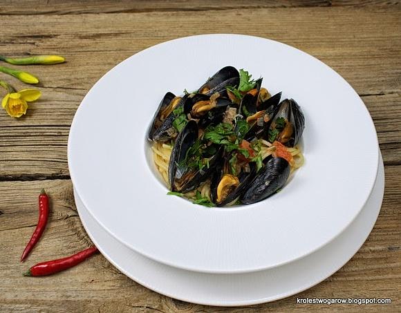 Spaghetti z małżami i trawą cytrynową
