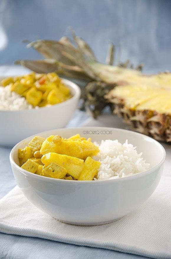 Curry z tofu i ananasa