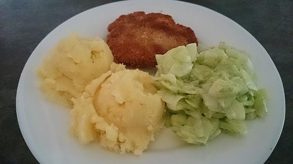 Zestaw obiadowy z mielonym, ziemniakami i mizerią