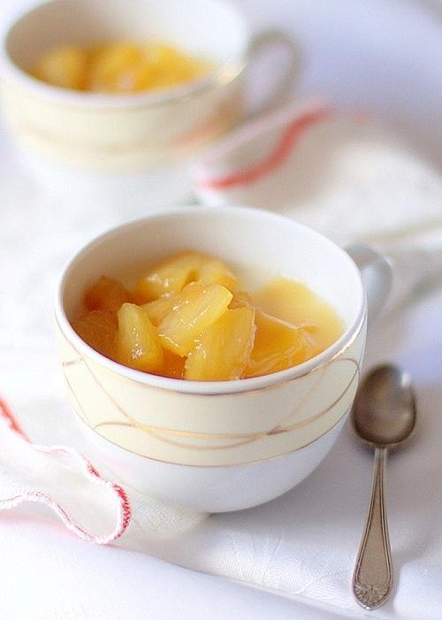 Kokosowa panacotta z ananasem