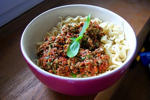 Pesto z suszonych pomidorów - szybkie i łatwe do przygotowania