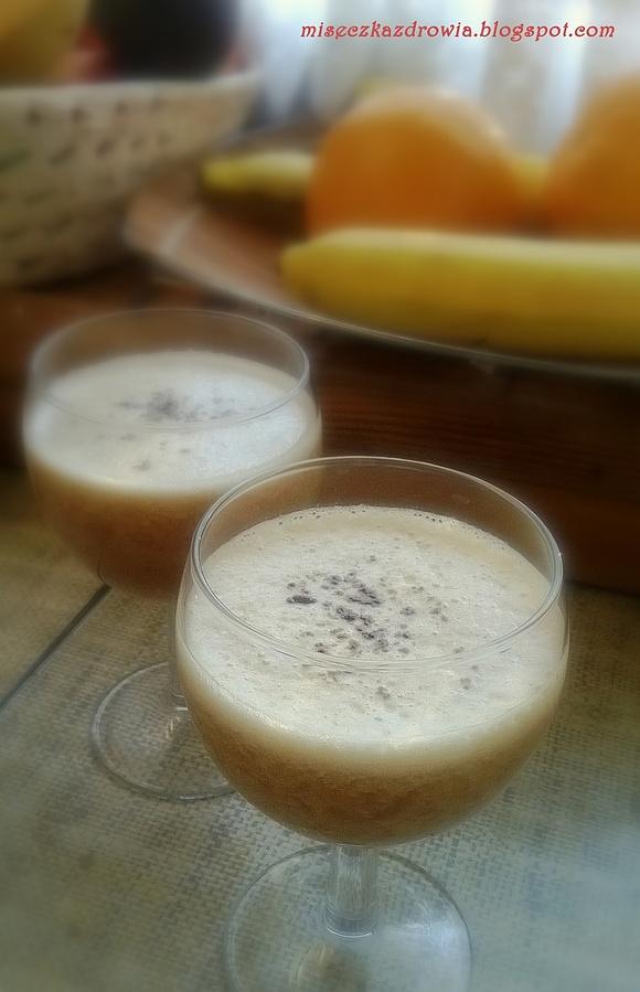 Kokosowe smoothie z bananem i kawą zbożową