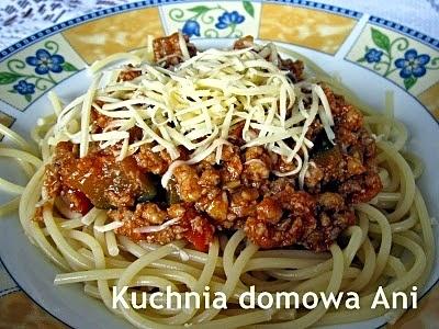 Spaghetti z mięsem i leczo z cukinii