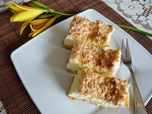Sernik z pianką i wiórkami kokosowymi