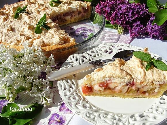 Tarta z rabarbarem i kokosową bezą