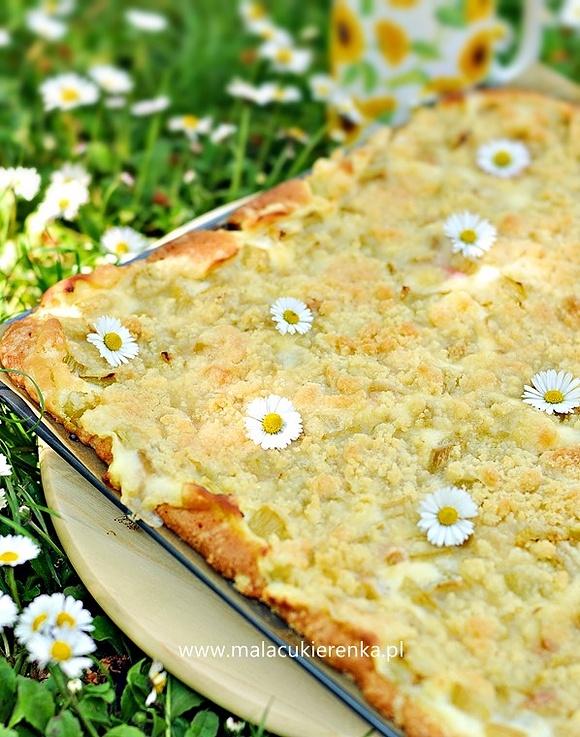 Ciasto z rabarbarem, masą serową i kruszonką