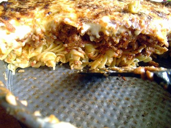 Pastitsio grecka zapiekanka z makaronem i wołowiną