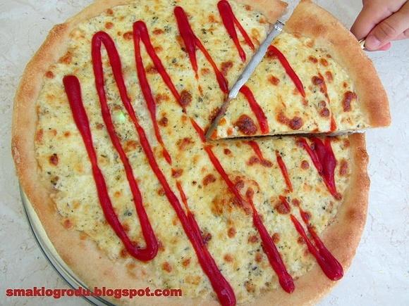 Pizza z trzema serami