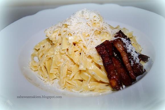 Carbonara z makaronem tagliatelle i boczkiem