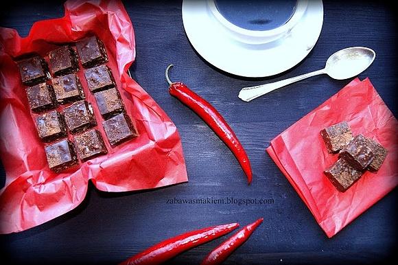 Trufle czekoladowe z chili i herbatnikami