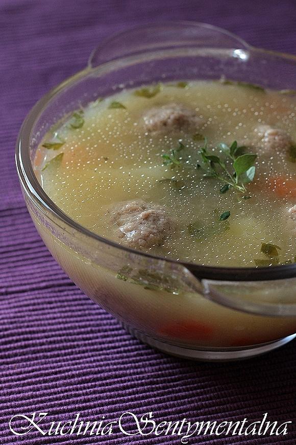 Zupa z frykadelkami